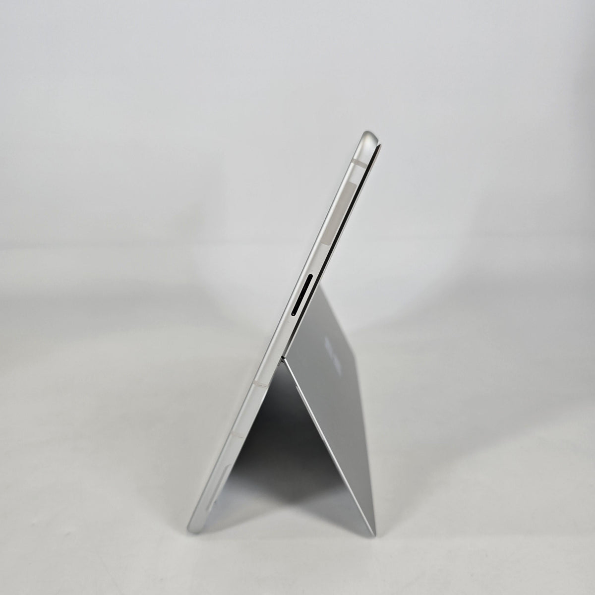 Surface Pro 9 13 Platinum Unlocked 3.0 GHz Microsoft SQ3 Processor 8GB RAM 256GB Solid State Drive