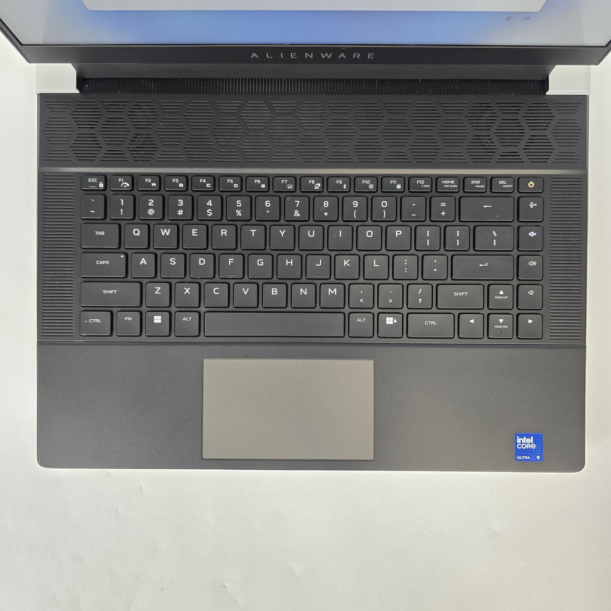 Dell Alienware X16 R2 Silver 2.3 GHz Intel Core Ultra 9 32GB RAM 1TB Solid State Drive NVIDIA GeForce RTX 4080 12 GB