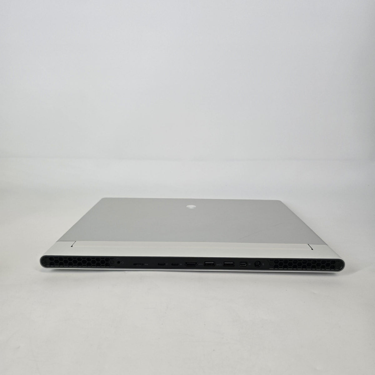Dell Alienware X16 R2 Silver 2.3 GHz Intel Core Ultra 9 32GB RAM 1TB Solid State Drive NVIDIA GeForce RTX 4080 12 GB