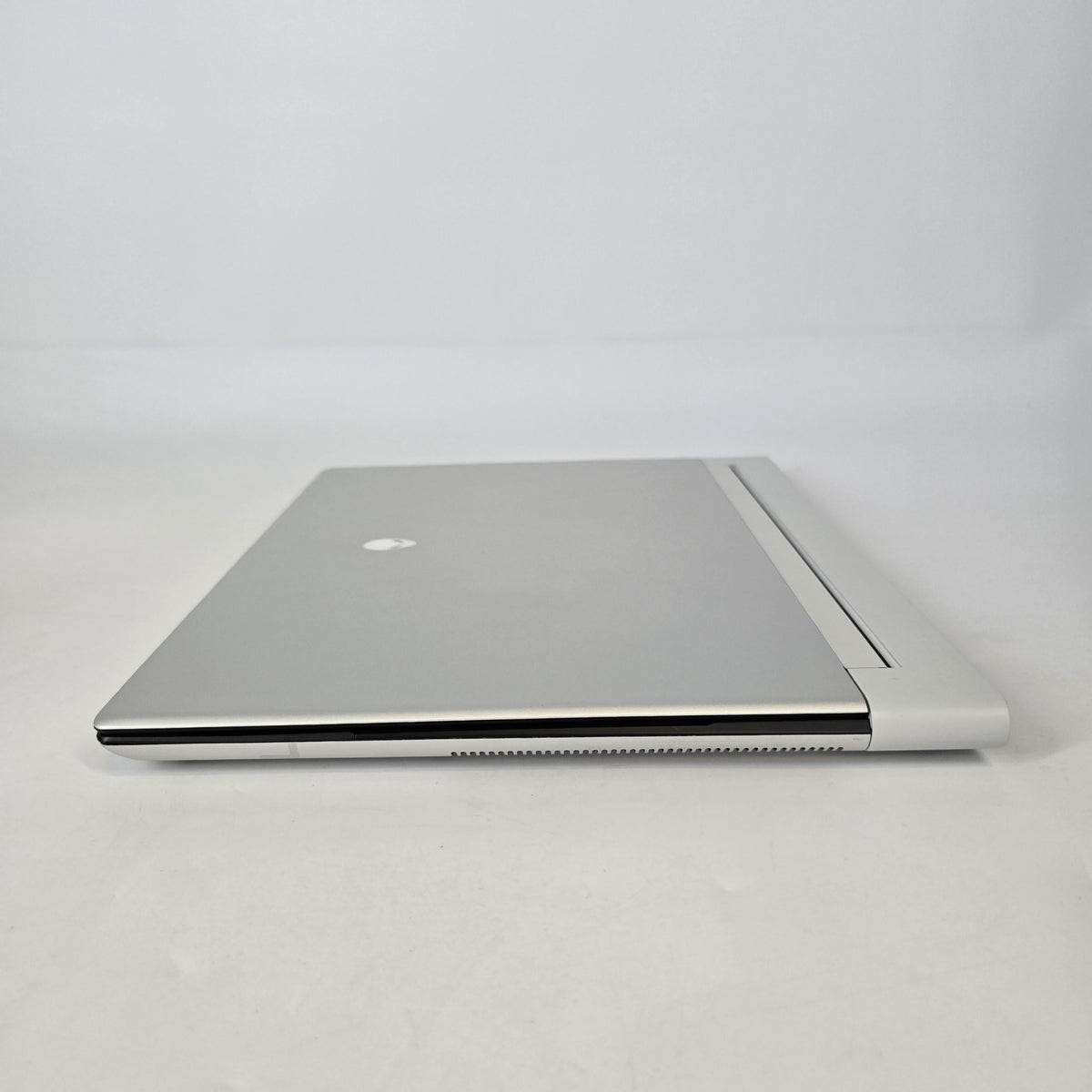 Dell Alienware X16 R2 Silver 2.3 GHz Intel Core Ultra 9 32GB RAM 1TB Solid State Drive NVIDIA GeForce RTX 4080 12 GB