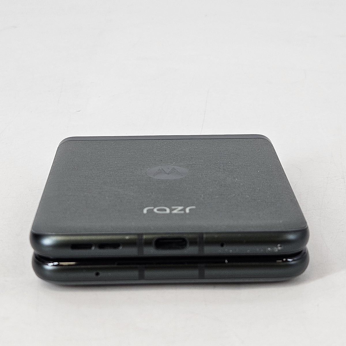 Motorola Razr (2023) 8GB RAM 128GB Green (GSM Unlocked)