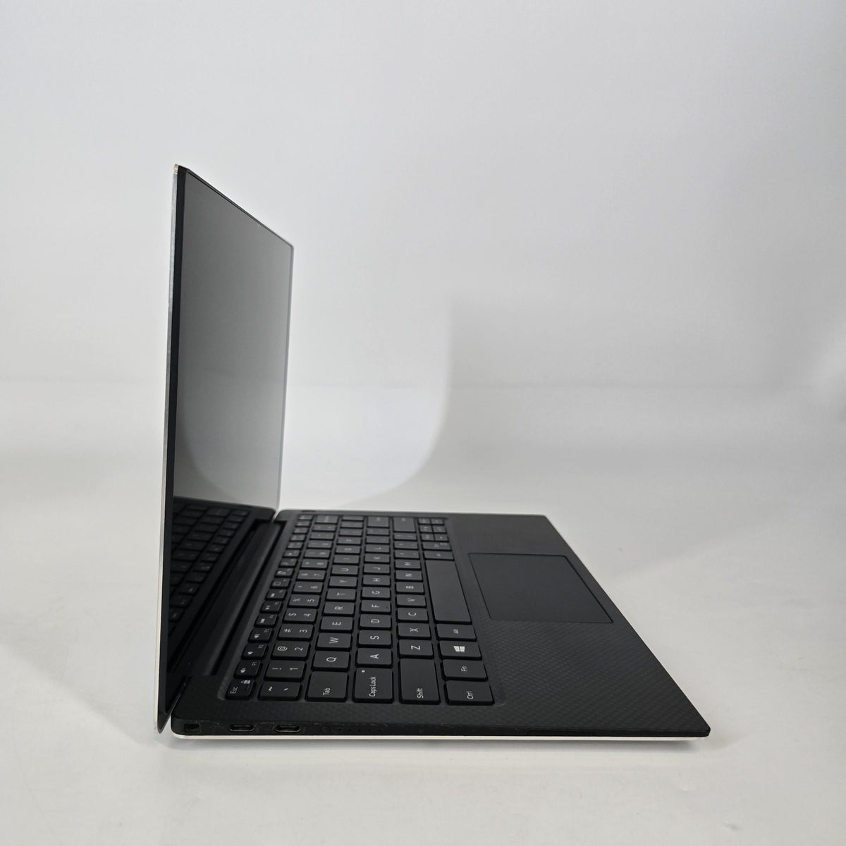 Dell XPS 13 7390 Black 1.1 GHz Intel Core i7 10th Gen. 16GB RAM 512GB Solid State Drive