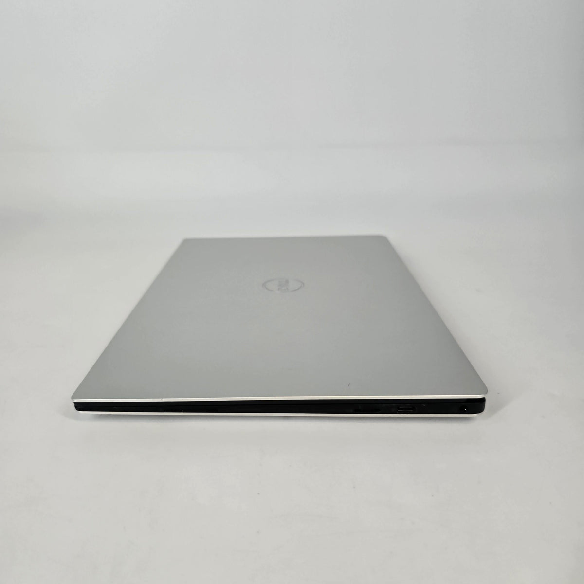 Dell XPS 13 7390 Black 1.1 GHz Intel Core i7 10th Gen. 16GB RAM 512GB Solid State Drive