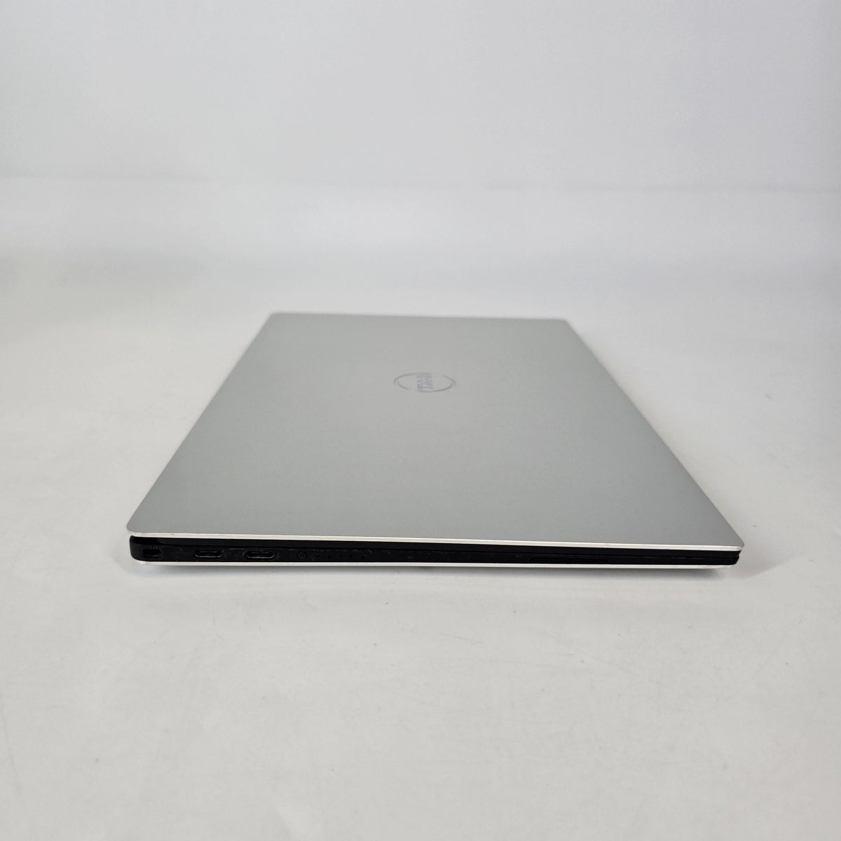 Dell XPS 13 7390 Black 1.1 GHz Intel Core i7 10th Gen. 16GB RAM 512GB Solid State Drive