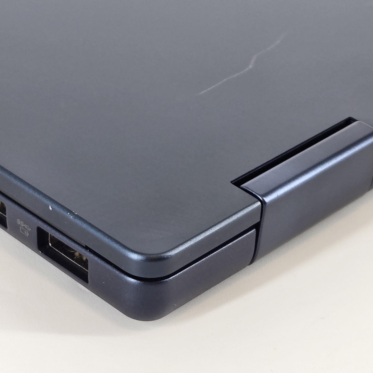 Lenovo IdeaPad 5i (2-in-1) 14 Cosmic Blue 1.5 GHz Intel Core Ultra 5 Series 2 8GB RAM 256GB Solid State Drive
