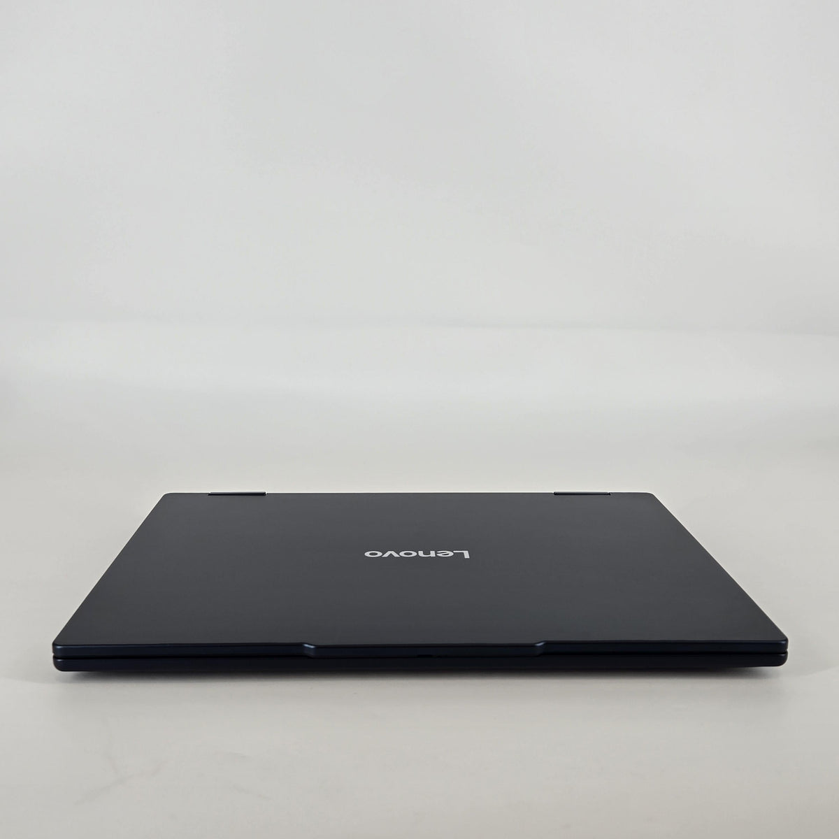 Lenovo IdeaPad 5i (2-in-1) 14 Cosmic Blue 1.5 GHz Intel Core Ultra 5 Series 2 8GB RAM 256GB Solid State Drive