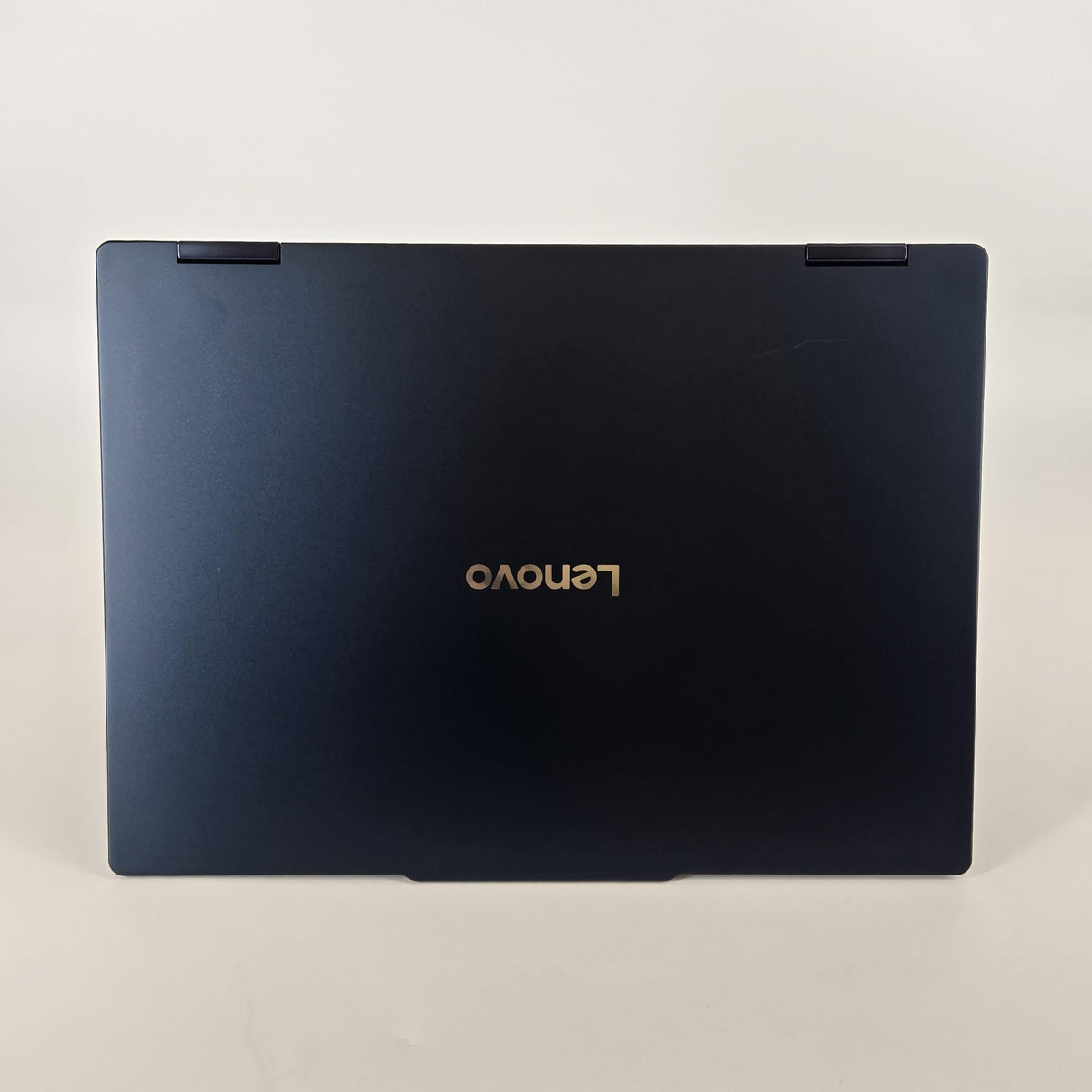 Lenovo IdeaPad 5i (2-in-1) 14 Cosmic Blue 1.5 GHz Intel Core Ultra 5 Series 2 8GB RAM 256GB Solid State Drive