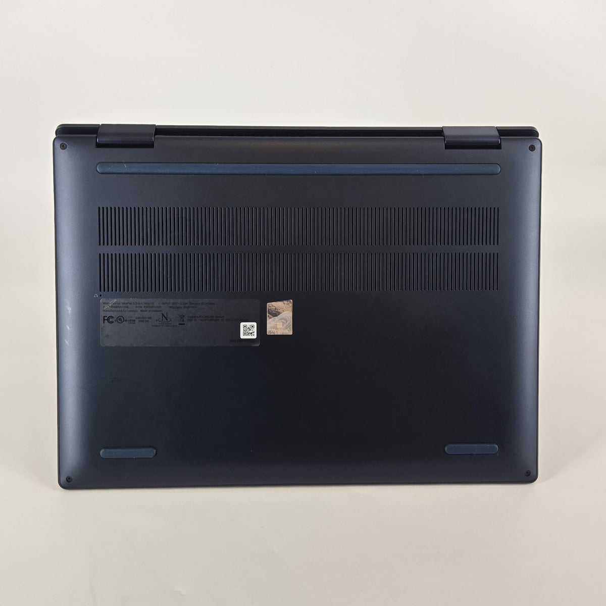 Lenovo IdeaPad 5i (2-in-1) 14 Cosmic Blue 1.5 GHz Intel Core Ultra 5 Series 2 8GB RAM 256GB Solid State Drive
