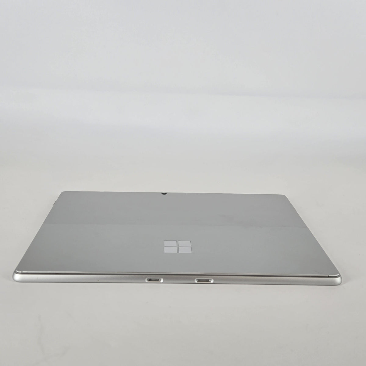 Microsoft Surface Pro 8 13 Silver WiFi 3.0 GHz Intel Core i7 11th Gen. 32GB RAM 1TB Solid State Drive