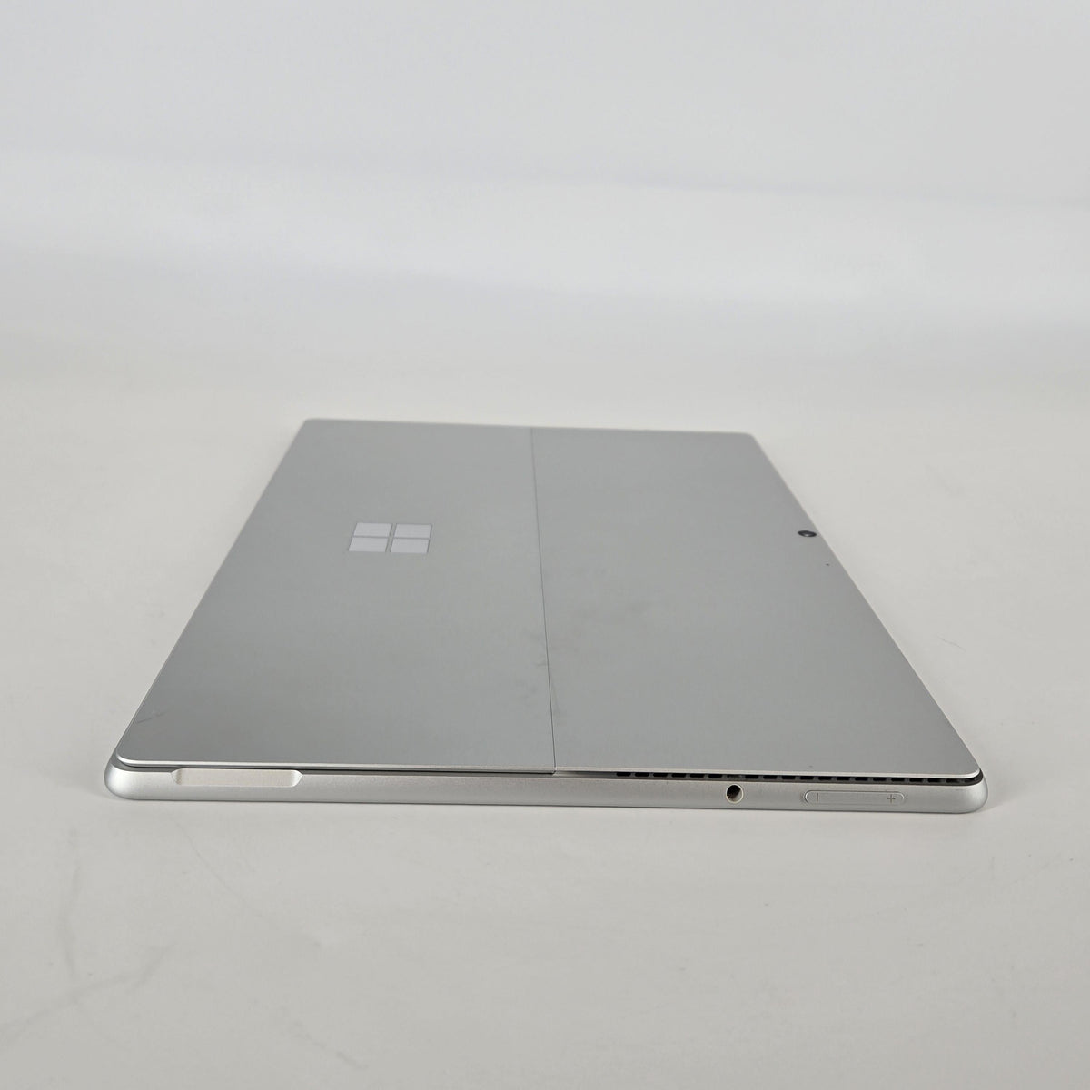 Microsoft Surface Pro 8 13 Silver WiFi 3.0 GHz Intel Core i7 11th Gen. 32GB RAM 1TB Solid State Drive