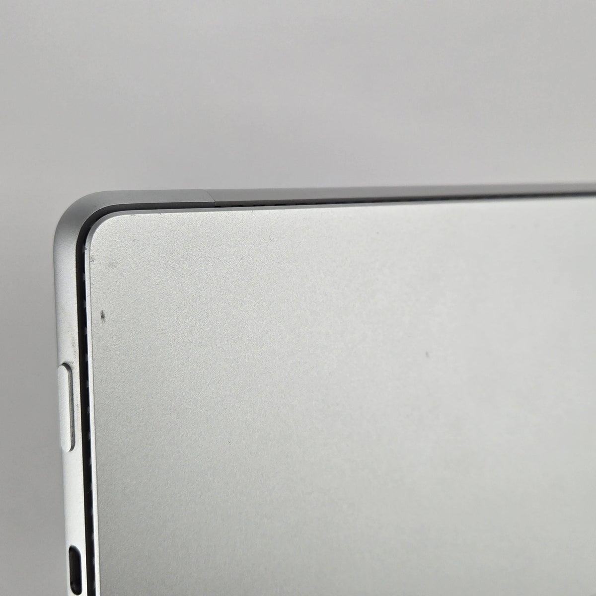 Microsoft Surface Pro 8 13 Silver WiFi 3.0 GHz Intel Core i7 11th Gen. 32GB RAM 1TB Solid State Drive