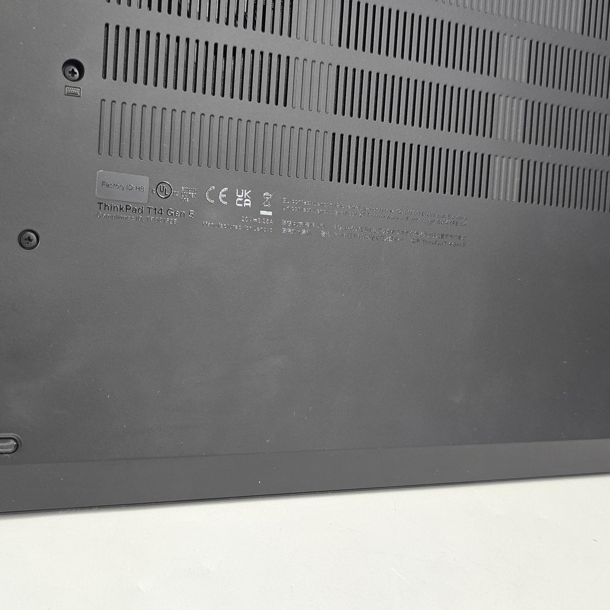 Lenovo ThinkPad T14 Gen 5 Black 3.3 GHz AMD Ryzen 7 Pro 8840U 16GB RAM 512GB Solid State Drive