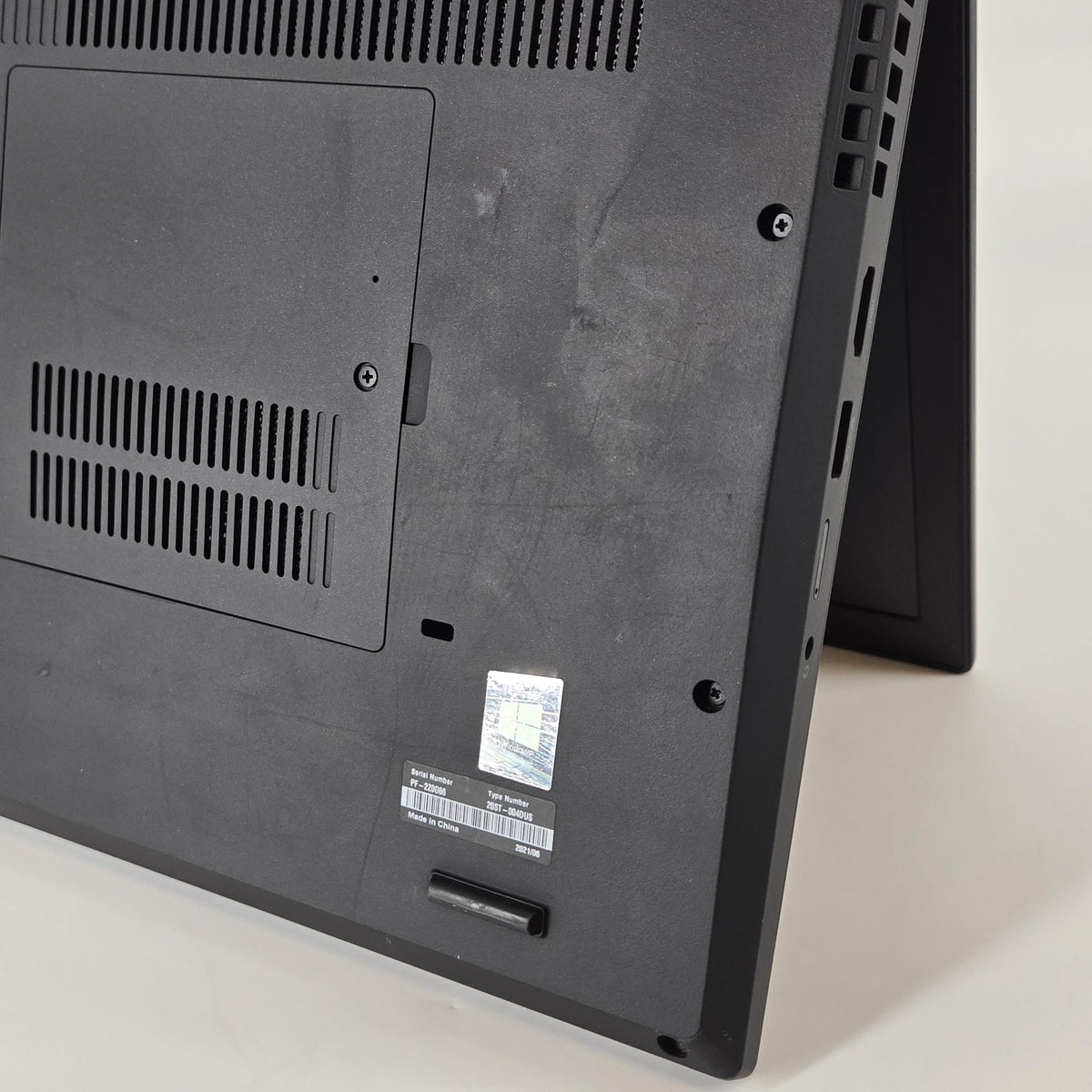 Lenovo ThinkPad P15 Gen 1 Black 2.6 GHz Intel Core i7 10th Gen. 32GB RAM 512GB Solid State Drive NVIDIA Quadro T2000 4 GB