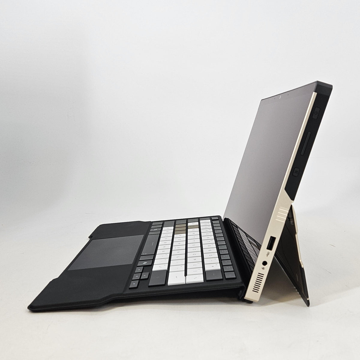 Asus ROG Flow Z13-KJP GZ302 13.4 Gold 3.0 GHz AMD Ryzen AI MAX+ 395 128GB RAM 1TB Solid State Drive