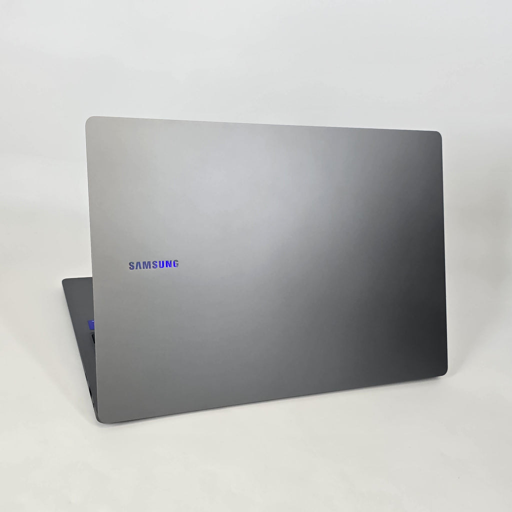 Galaxy Book5 Pro 16 Gray 2.2 GHz Intel Core Ultra 7 Series 2 32GB RAM 1TB Solid State Drive