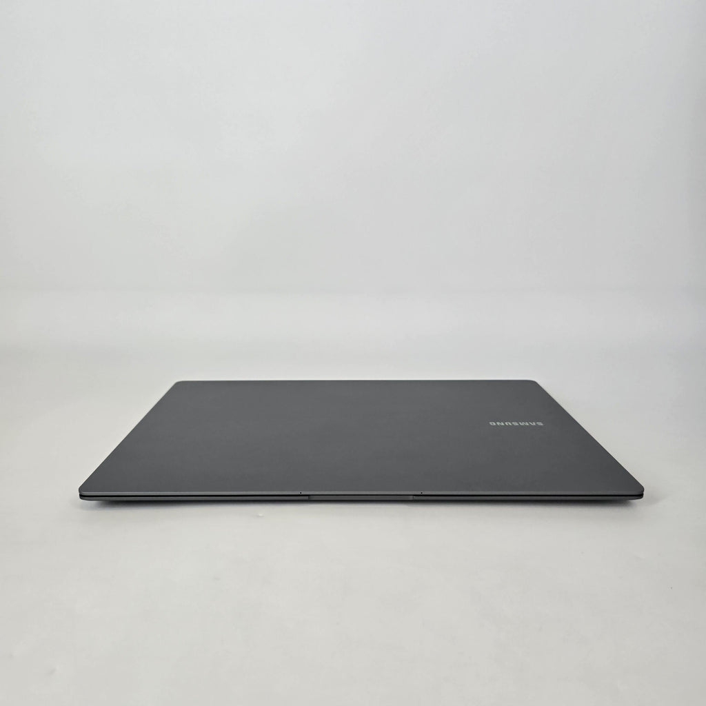 Galaxy Book5 Pro 16 Gray 2.2 GHz Intel Core Ultra 7 Series 2 32GB RAM 1TB Solid State Drive