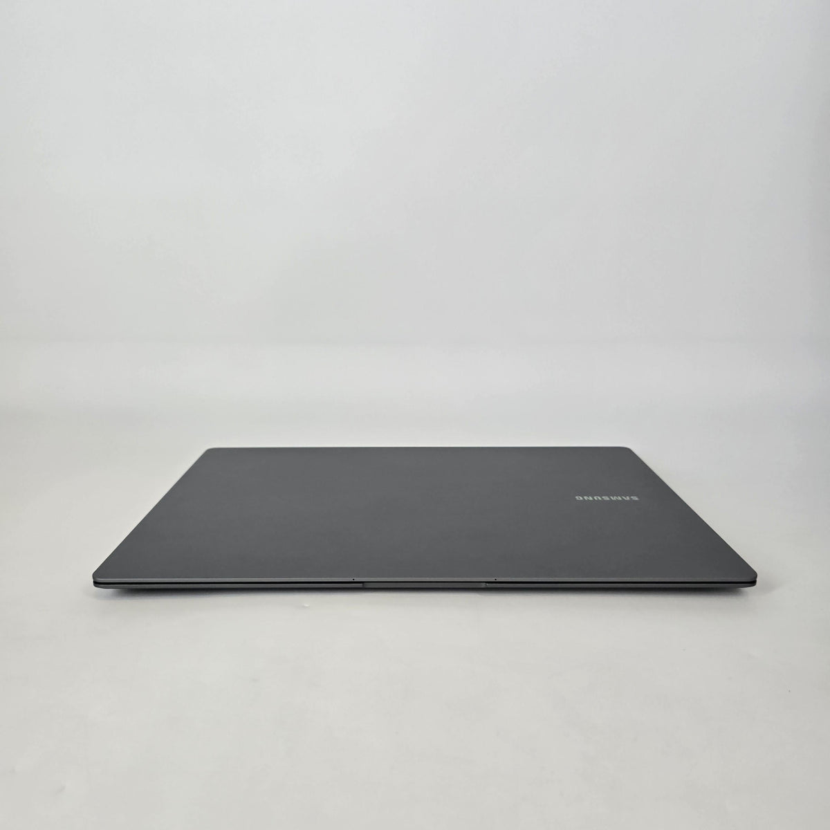 Galaxy Book5 Pro 16 Gray 2.2 GHz Intel Core Ultra 7 Series 2 32GB RAM 1TB Solid State Drive
