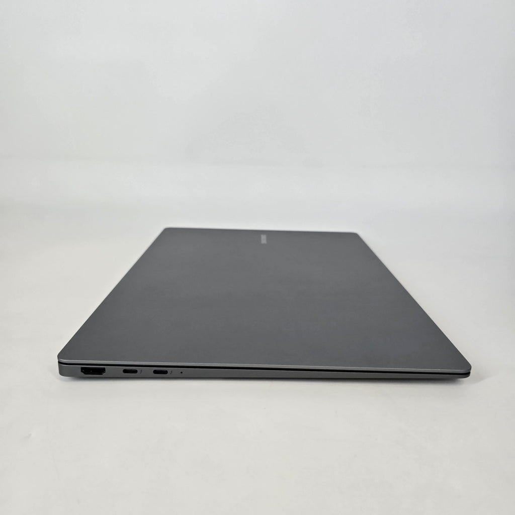 Galaxy Book5 Pro 16 Gray 2.2 GHz Intel Core Ultra 7 Series 2 32GB RAM 1TB Solid State Drive