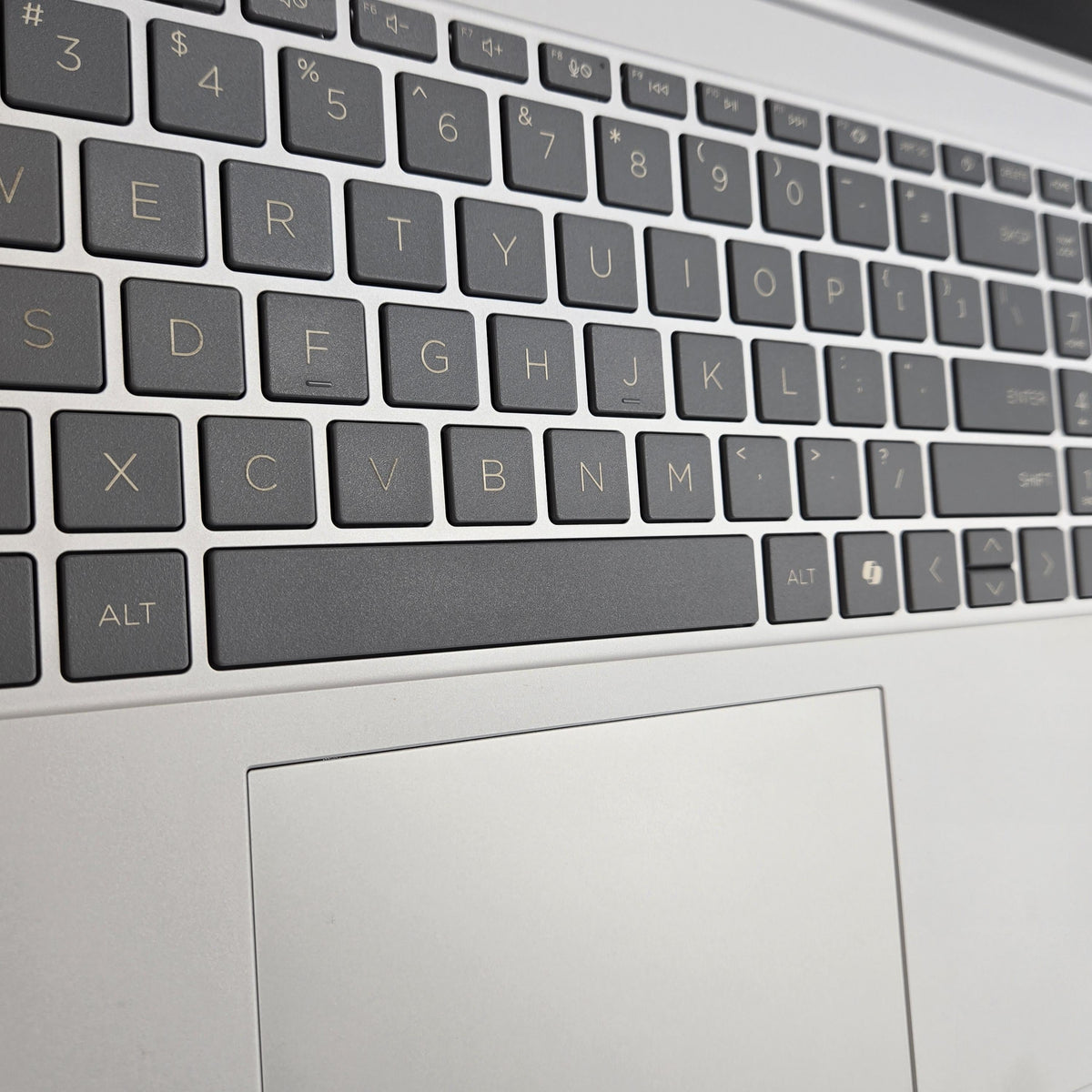 HP OmniBook 3 15.6 Glacier Silver 2.0 GHz AMD Ryzen AI 5 330 16GB RAM 512GB Solid State Drive