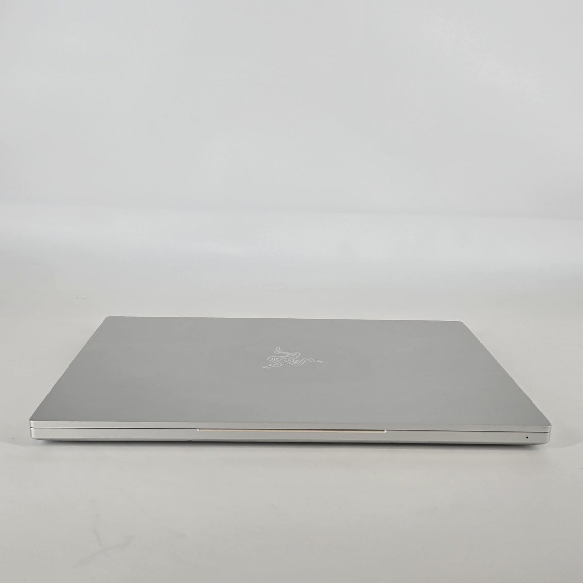 Razer Blade 15 Advanced 2019 Silver 2.6 GHz Intel Core i7 9th Gen. 16GB RAM 512GB Solid State Drive NVIDIA GeForce RTX 2070 8 GB
