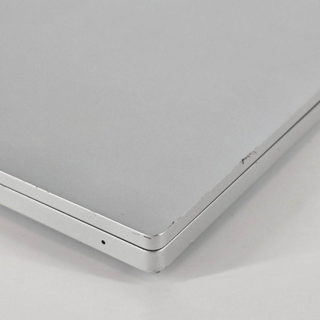Razer Blade 15 Advanced 2019 Silver 2.6 GHz Intel Core i7 9th Gen. 16GB RAM 512GB Solid State Drive NVIDIA GeForce RTX 2070 8 GB