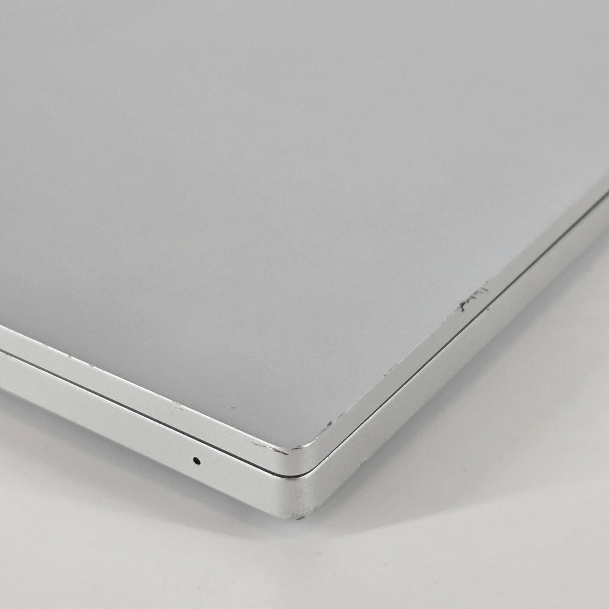 Razer Blade 15 Advanced 2019 Silver 2.6 GHz Intel Core i7 9th Gen. 16GB RAM 512GB Solid State Drive NVIDIA GeForce RTX 2070 8 GB