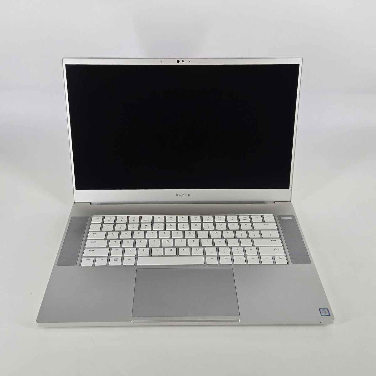 Razer Blade 15 Advanced 2019 Silver 2.6 GHz Intel Core i7 9th Gen. 16GB RAM 512GB Solid State Drive NVIDIA GeForce RTX 2070 8 GB