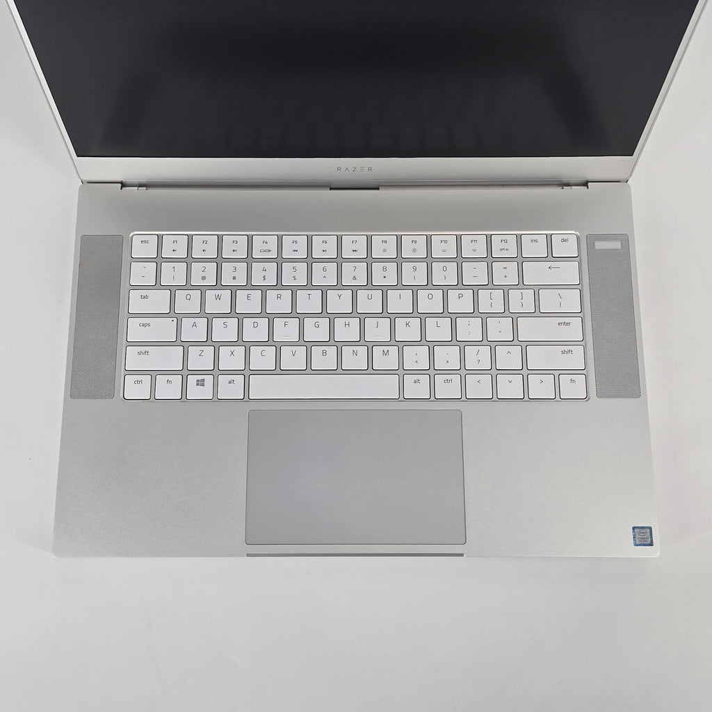 Razer Blade 15 Advanced 2019 Silver 2.6 GHz Intel Core i7 9th Gen. 16GB RAM 512GB Solid State Drive NVIDIA GeForce RTX 2070 8 GB
