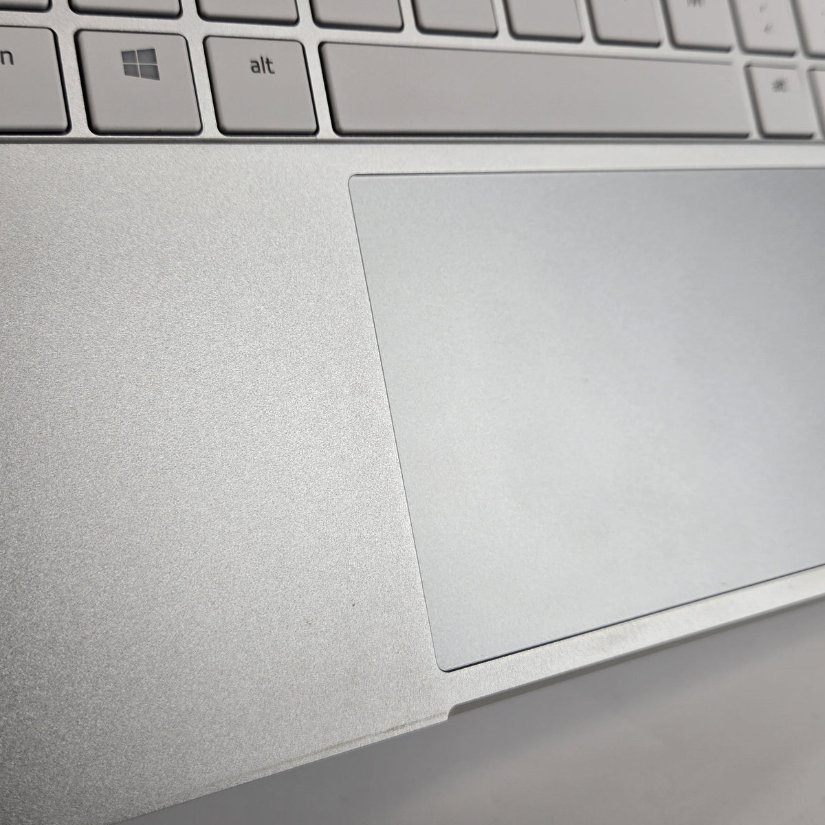 Razer Blade 15 Advanced 2019 Silver 2.6 GHz Intel Core i7 9th Gen. 16GB RAM 512GB Solid State Drive NVIDIA GeForce RTX 2070 8 GB