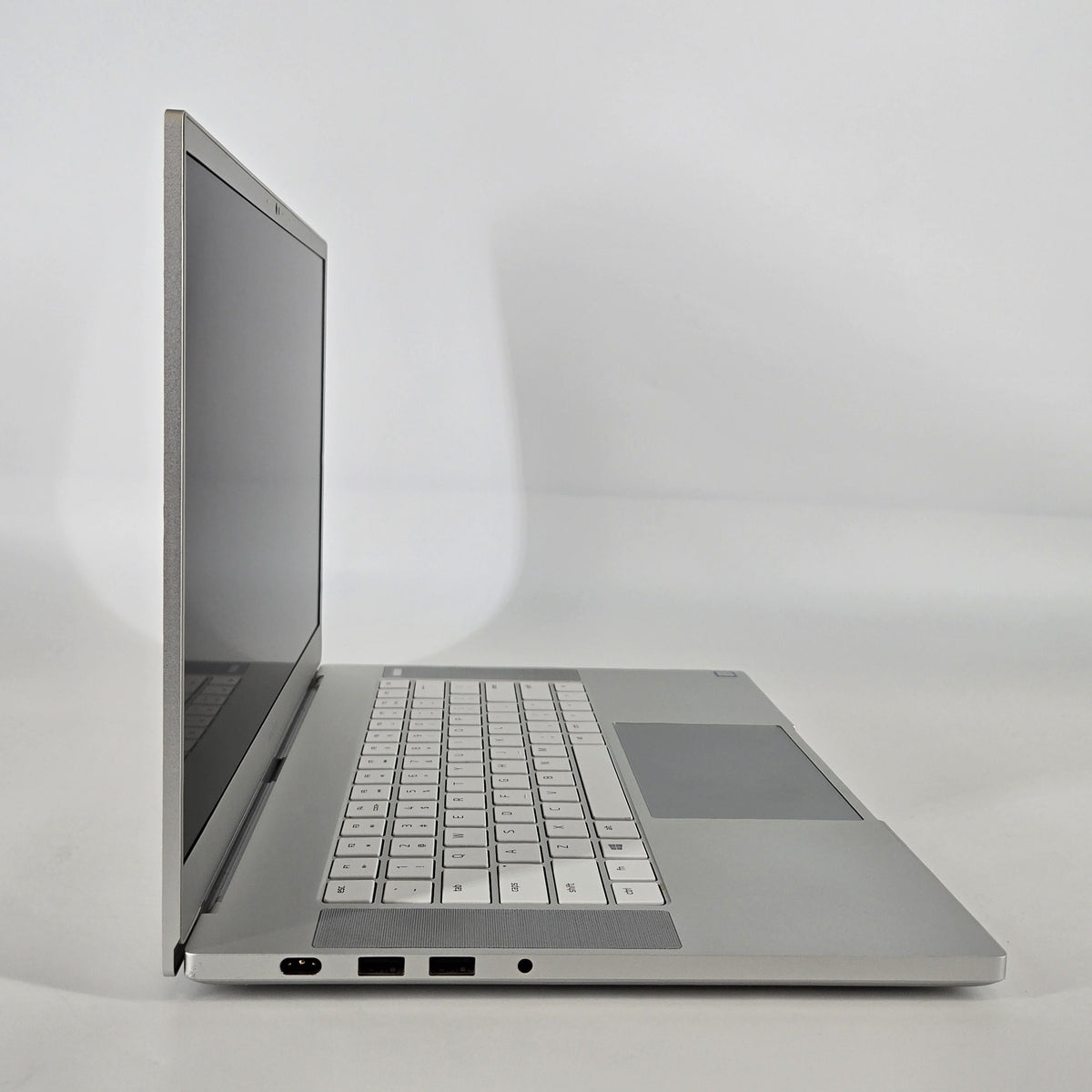 Razer Blade 15 Advanced 2019 Silver 2.6 GHz Intel Core i7 9th Gen. 16GB RAM 512GB Solid State Drive NVIDIA GeForce RTX 2070 8 GB