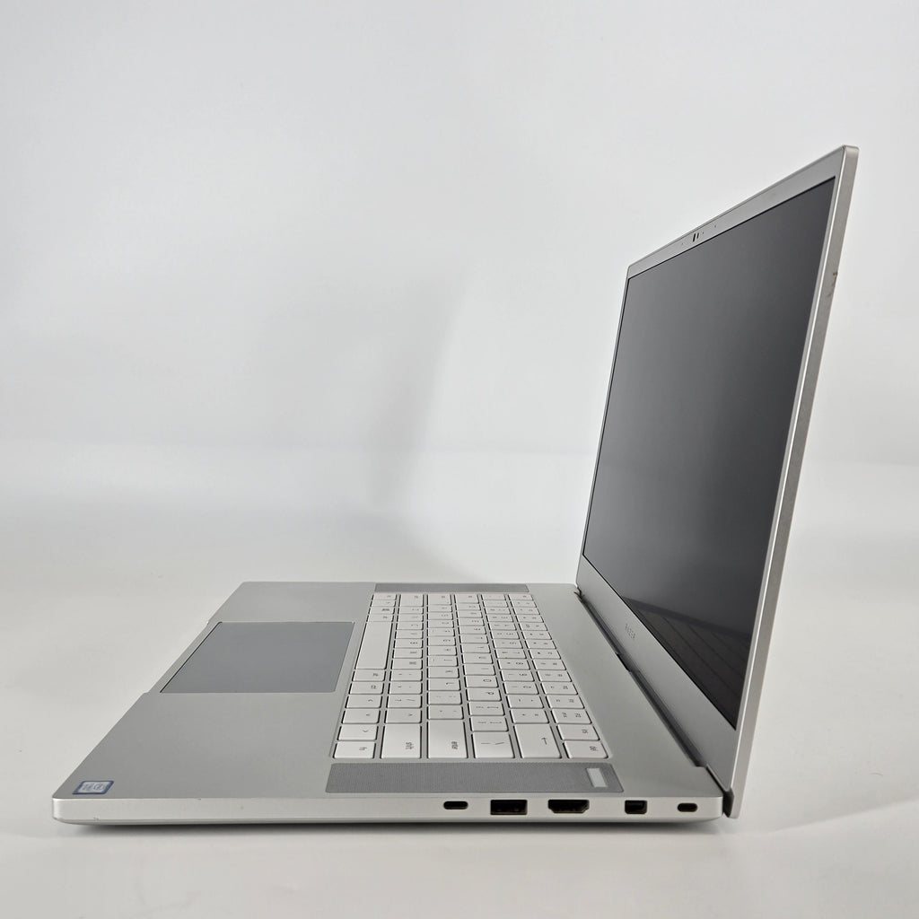 Razer Blade 15 Advanced 2019 Silver 2.6 GHz Intel Core i7 9th Gen. 16GB RAM 512GB Solid State Drive NVIDIA GeForce RTX 2070 8 GB