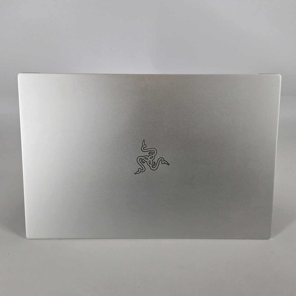 Razer Blade 15 Advanced 2019 Silver 2.6 GHz Intel Core i7 9th Gen. 16GB RAM 512GB Solid State Drive NVIDIA GeForce RTX 2070 8 GB