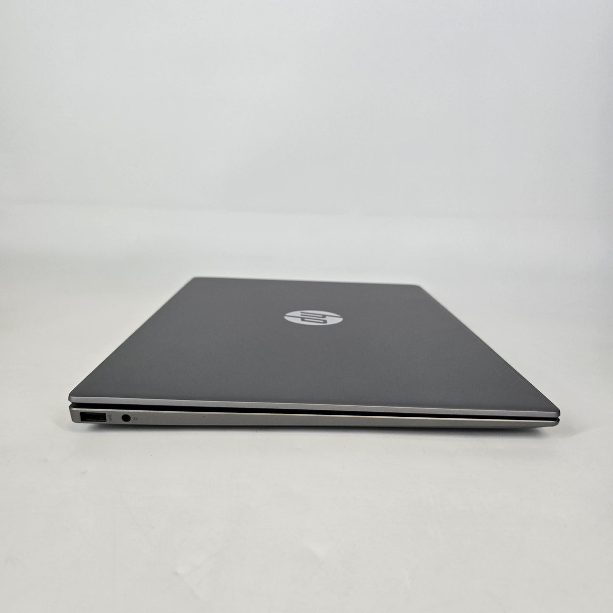 HP Pavilion 16 Gray 3.2 GHz AMD Ryzen 5 8540U 8GB RAM 512GB Solid State Drive