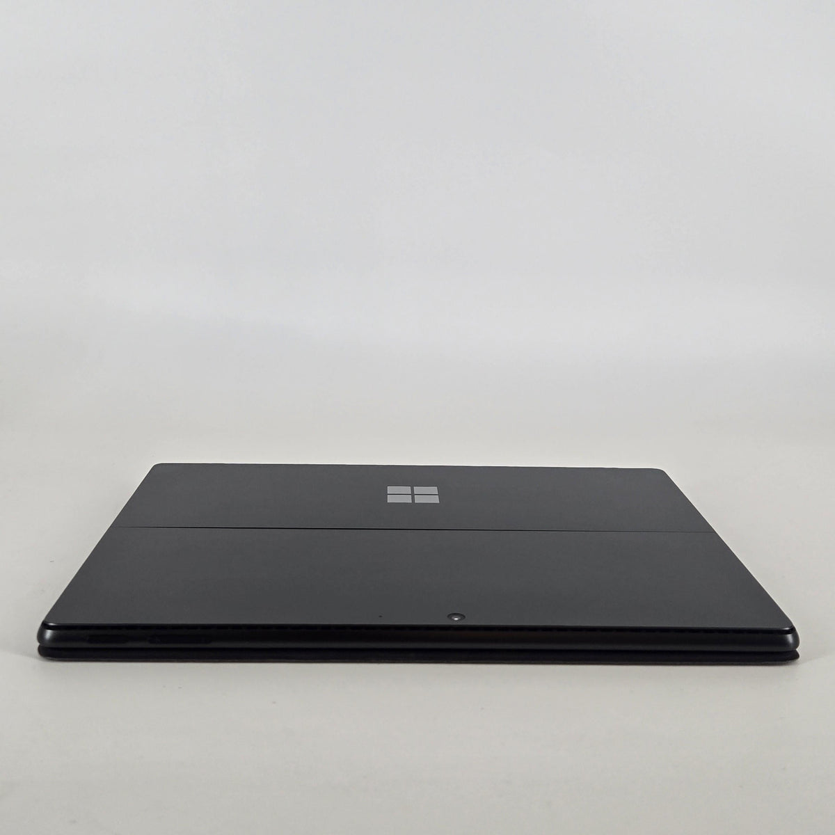 Surface Pro 9 13 Graphite WiFi 2.6 GHz Intel Core i7 12th Gen. 16GB RAM 256GB Solid State Drive
