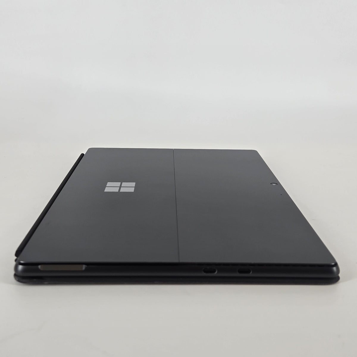 Surface Pro 9 13 Graphite WiFi 2.6 GHz Intel Core i7 12th Gen. 16GB RAM 256GB Solid State Drive