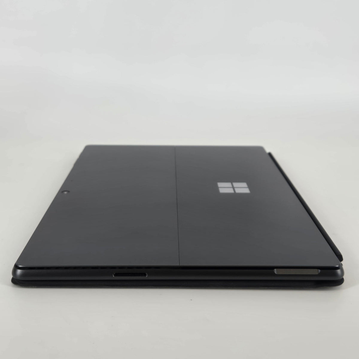 Surface Pro 9 13 Graphite WiFi 2.6 GHz Intel Core i7 12th Gen. 16GB RAM 256GB Solid State Drive