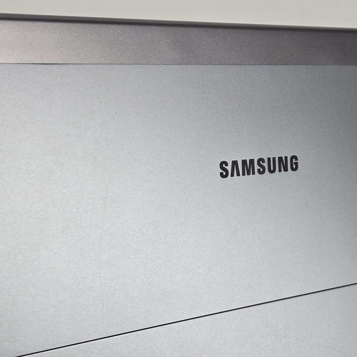 Samsung Galaxy Book2 12 Silver WiFi 2.96 GHz Qualcomm Snapdragon 850 4GB RAM 128GB Solid State Drive