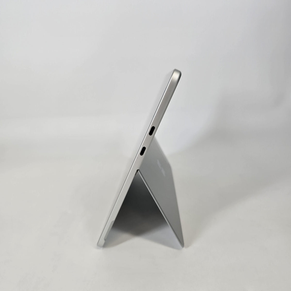 Surface Pro 12 Silver WiFi 3.3 GHz Qualcomm Snapdragon X Plus 16GB RAM 512GB UniversalFlashStorage