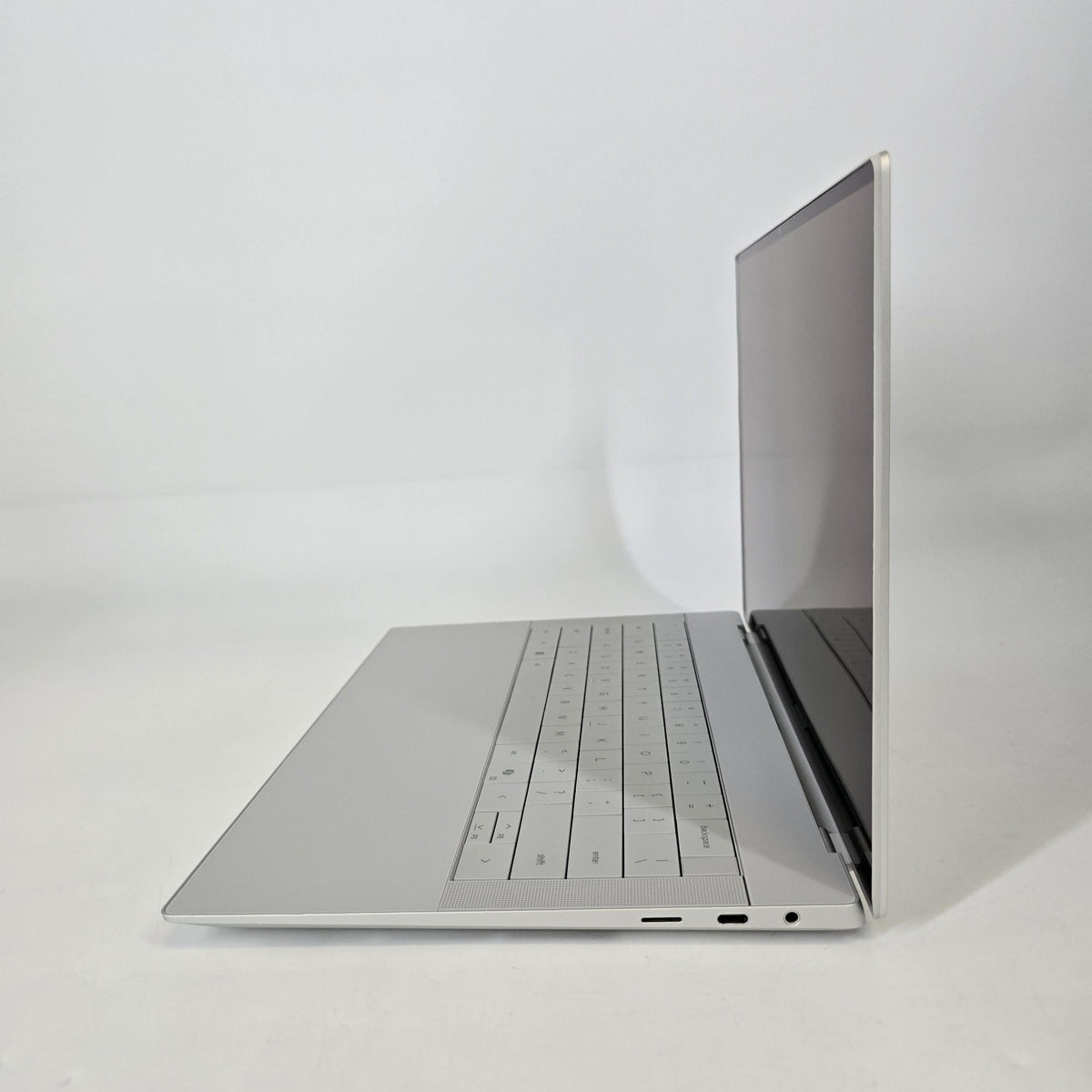 XPS 14 9440 Platinum 1.4 GHz Intel Core Ultra 7 64GB RAM 1TB Solid State Drive NVIDIA GeForce RTX 4050 6 GB