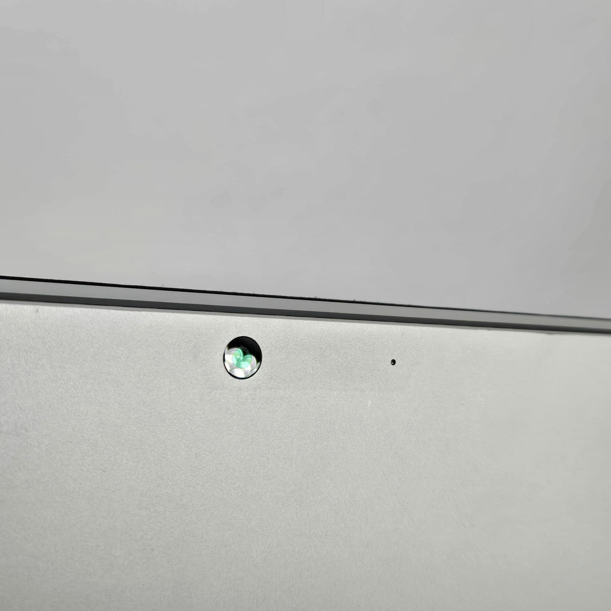 Surface Pro 9 13 Platinum WiFi 2.7 GHz Intel Core i7 12th Gen. 32GB RAM 1TB Solid State Drive