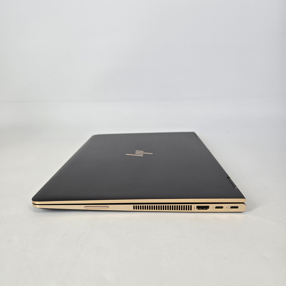 HP Spectre 15 x360 Gray 1.8 GHz Intel Core i7 8th Gen. 16GB RAM 512GB Solid State Drive NVIDIA GeForce MX150 2 GB
