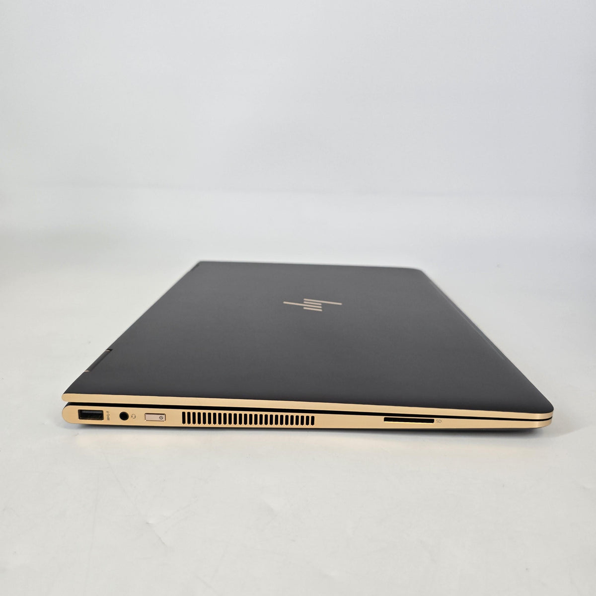 HP Spectre 15 x360 Gray 1.8 GHz Intel Core i7 8th Gen. 16GB RAM 512GB Solid State Drive NVIDIA GeForce MX150 2 GB