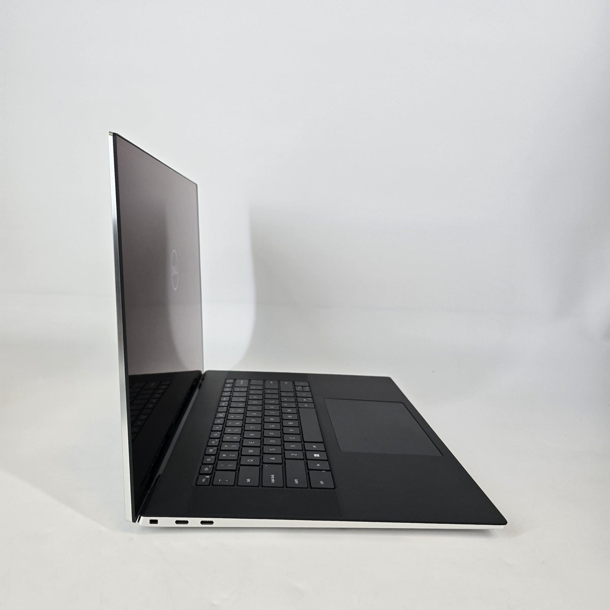 XPS 17 9720 Silver 2.5 GHz Intel Core i9 12th Gen. 64GB RAM 4TB Solid State Drive NVIDIA GeForce RTX 3060 6 GB