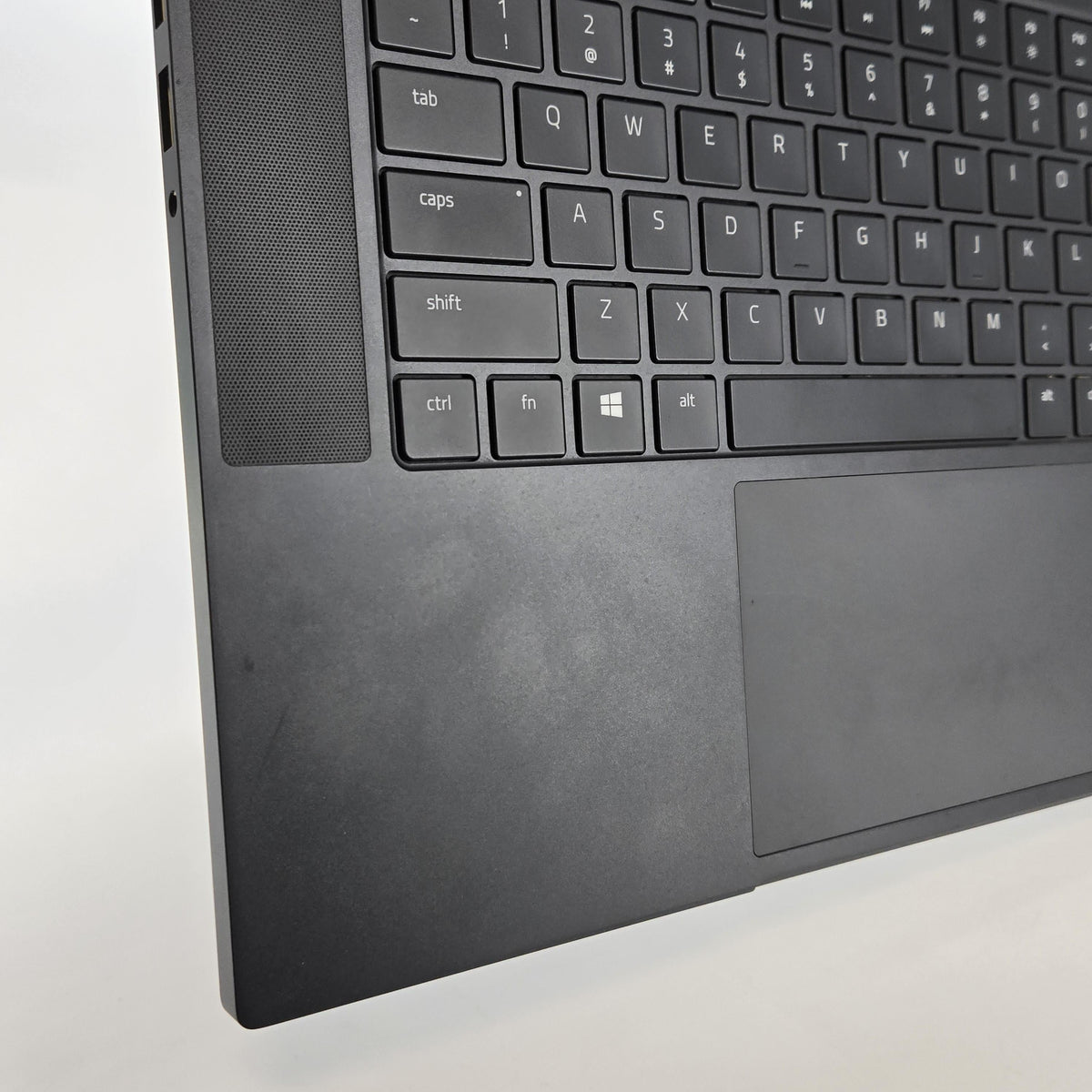 Razer Blade 15 Base 2019 Black 2.6 GHz Intel Core i7 9th Gen. 32GB RAM 128GB Solid State Drive 1TB Hard Disk Drive NVIDIA GeForce GTX 1660 Ti 6 GB