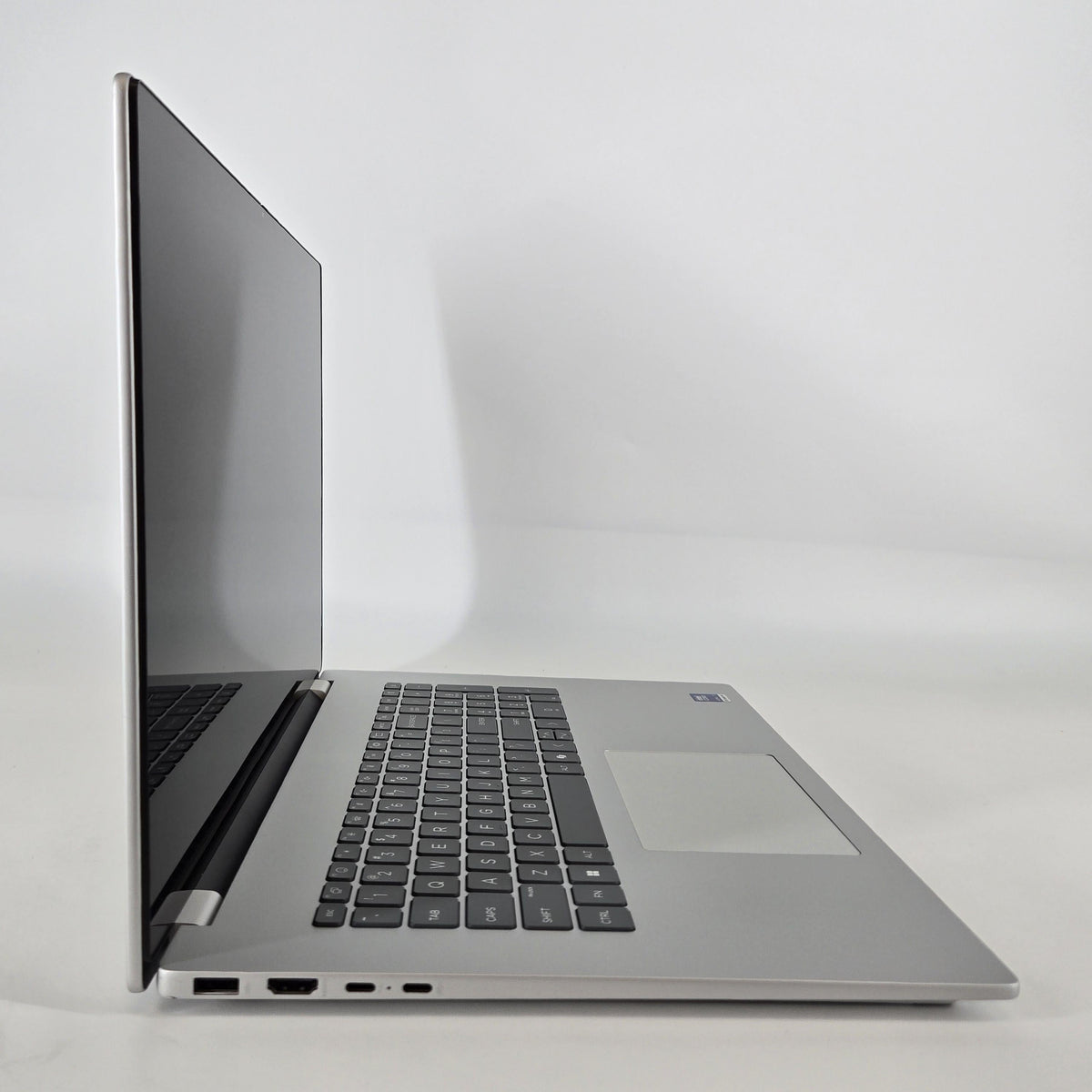 HP OmniBook 7 17.3 Glacier Silver 2.2 GHz Intel Core Ultra 7 Series 2 32GB RAM 512GB Solid State Drive