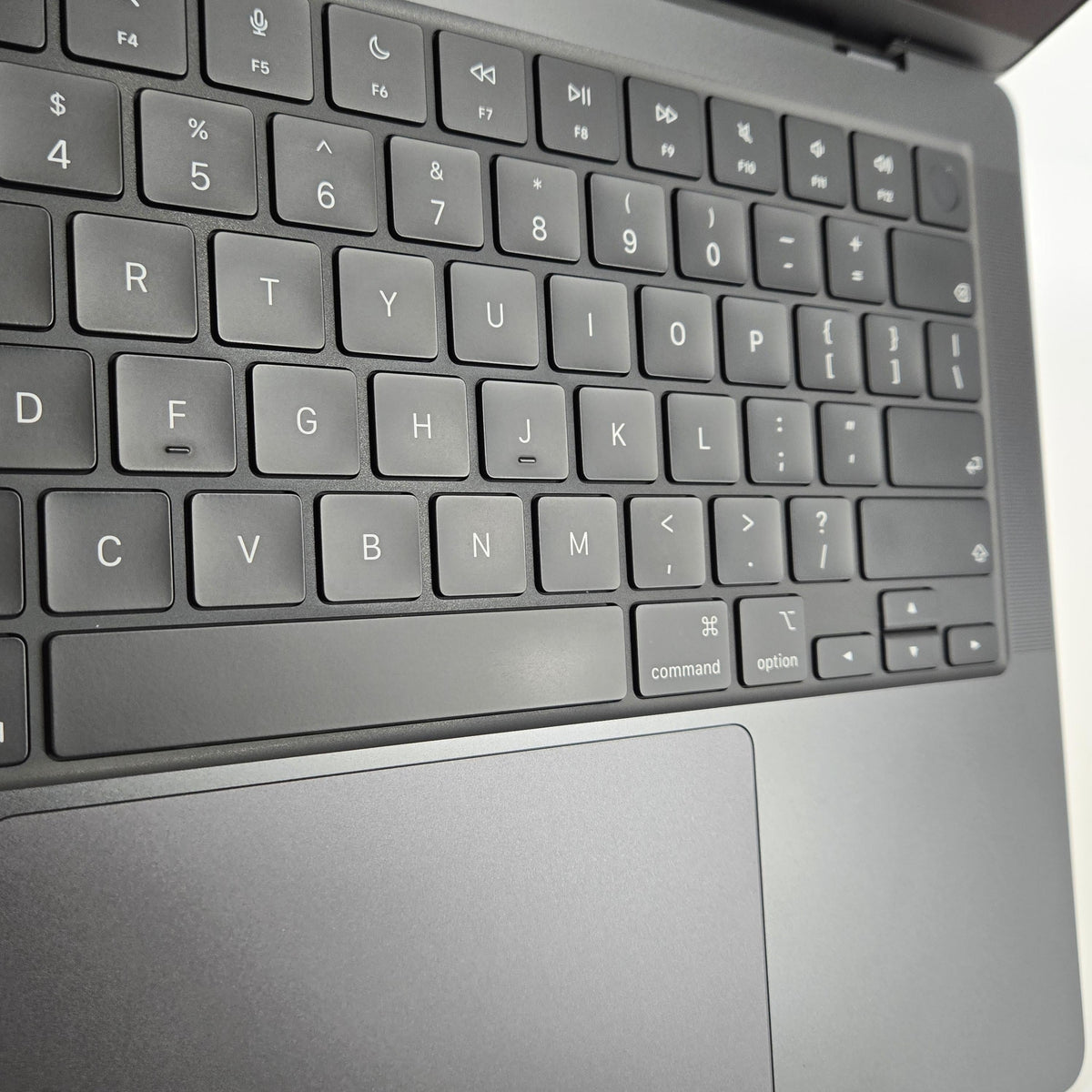 MacBook Pro 14 2025 Space Black M5 Pro 18-Core CPU 48GB Unified Memory 2TB Solid State Drive 20-Core GPU