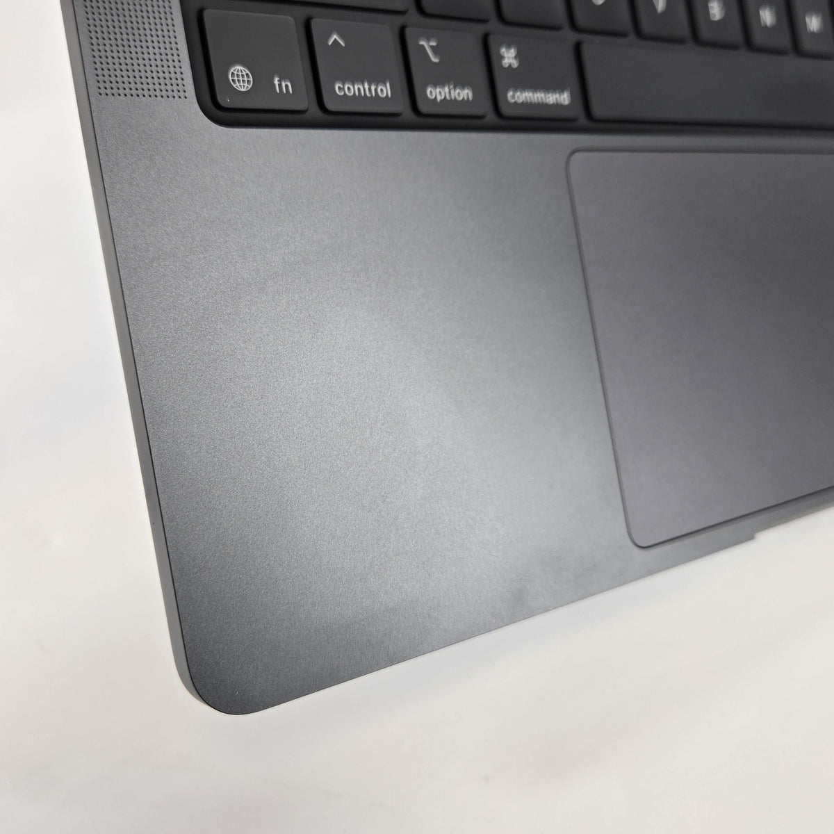 MacBook Pro 14 2025 Space Black M5 Pro 18-Core CPU 48GB Unified Memory 2TB Solid State Drive 20-Core GPU