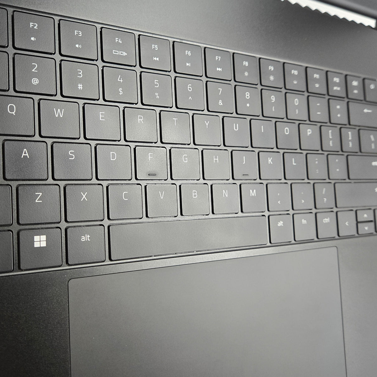 Razer Blade 18 2023 Black 2.2 GHz Intel Core i9 13th Gen. 32GB RAM 1TB Solid State Drive NVIDIA GeForce RTX 4080 12 GB