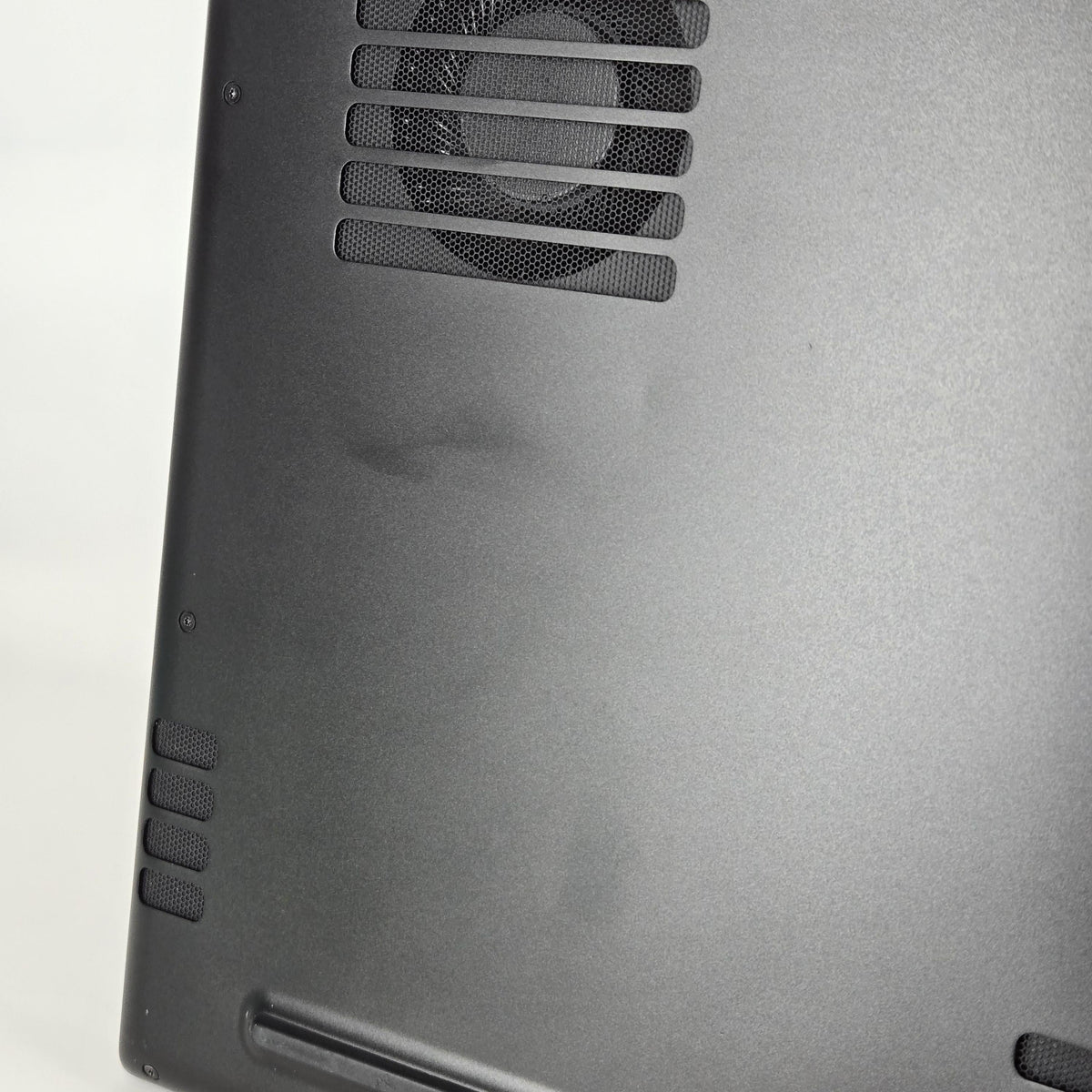 Razer Blade 18 2023 Black 2.2 GHz Intel Core i9 13th Gen. 32GB RAM 1TB Solid State Drive NVIDIA GeForce RTX 4080 12 GB