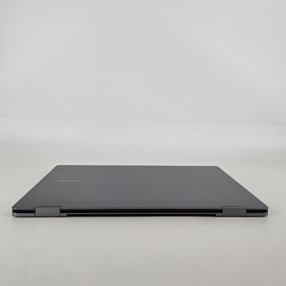 Samsung Galaxy Book5 Pro 360 16 Silver 2.2 GHz Intel Core Ultra 7 Series 2 16GB RAM 1TB Solid State Drive